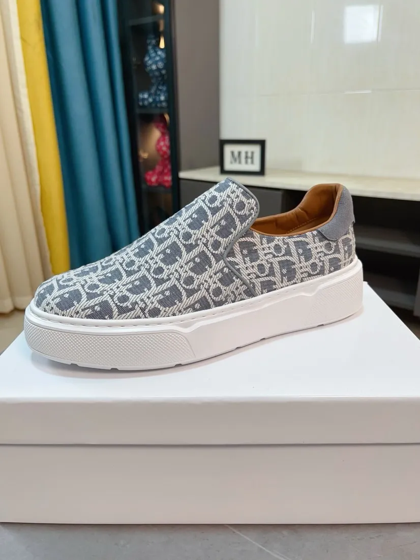 Men's men's shoes 💰380🌸🌸[Dior] 25ss new product B01 moral training shoes. The toe dimension design of the couple's style is a bit wider. The upper foot comfort is perfect. The threads are beautiful. Perfectly adaptable to trousers. Decorated with various classic details. It is an ideal choice for daily styling. Can be matched with various casual items to create exquisite looks. Fabric: top layer cowhide/lining sheepskin TPU original outsole Code number: 38-44, 45 customized